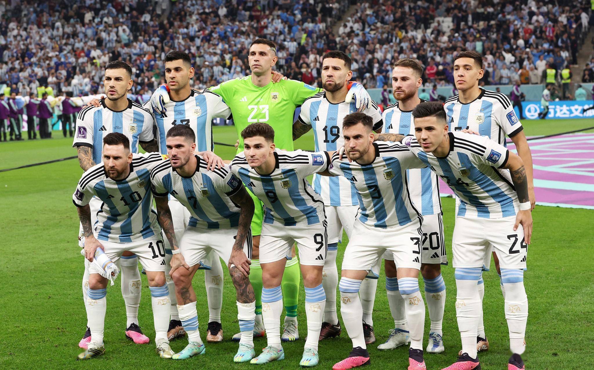 队在中场的 队在中场的